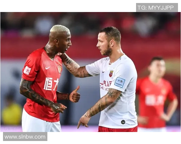 帕尔马与热那亚激战正酣比分悬念引发球迷热议 帕尔马与热那亚激战正酣比分悬念引发球迷热议